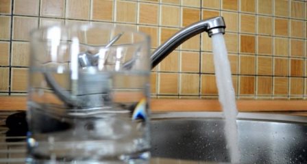 Faturat e ujit, 40 per qind afrofe, vetem 34 per qind me kontrata